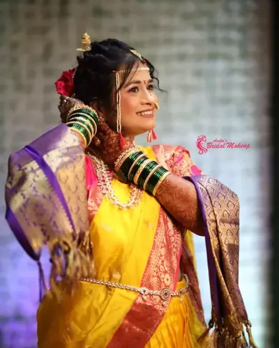 Maharashtrian bride in a green saree, Thane